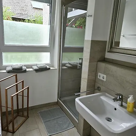 Schoene, Gemuetliche In Mit Garten Appartement *